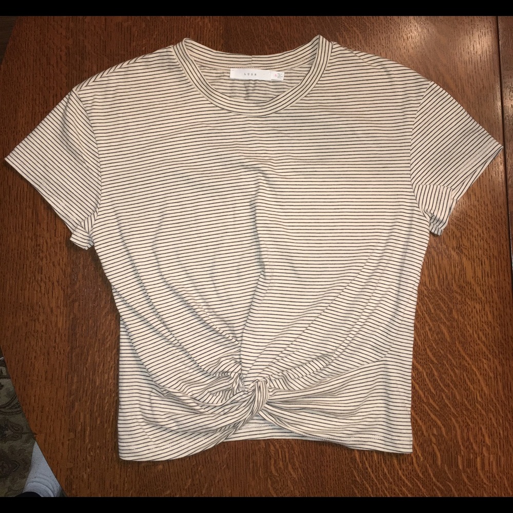 lush knotted top